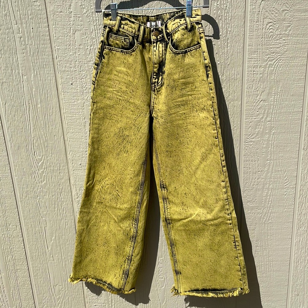 Urban Outfitters BDG High & Wide acid wash jeans. Size 26